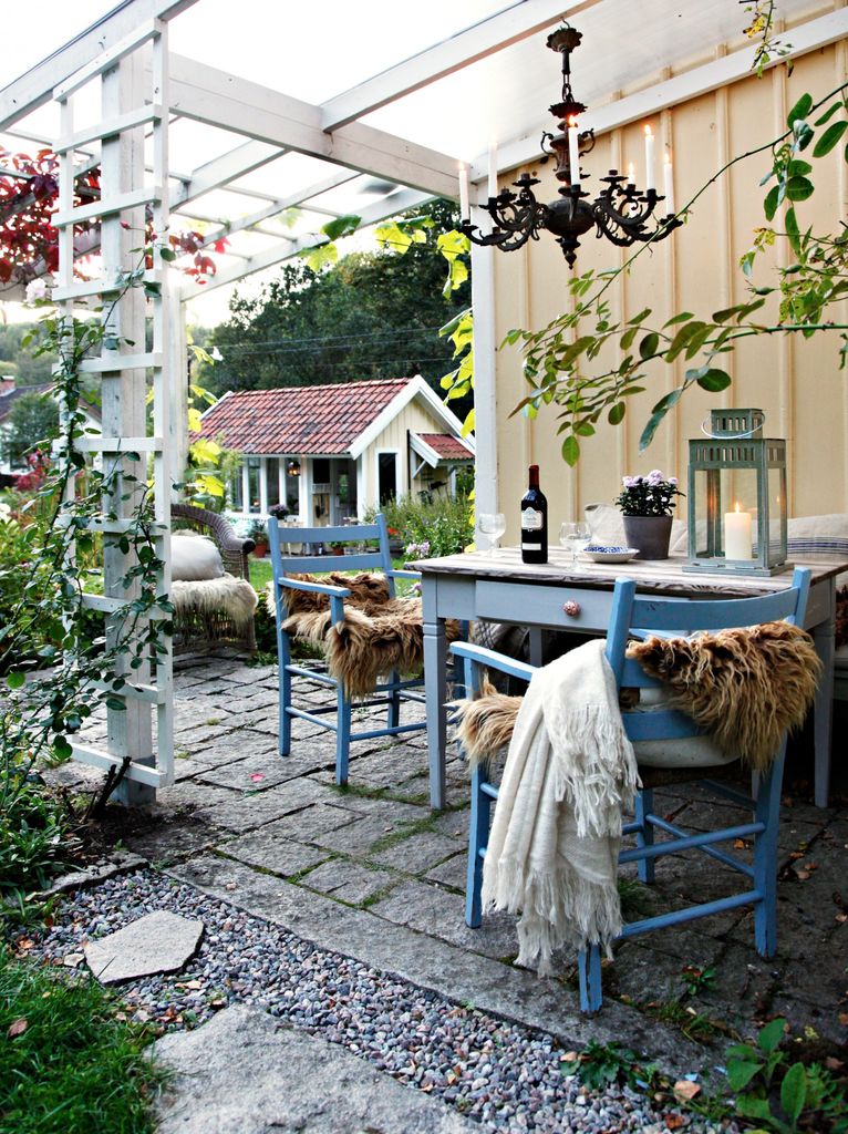 Med en detaljert plan for hagen ble det gjengrodde villnisset til en vakker oase. Farger, sitteplasser, stier - ingenting ble overlatt til tilfeldighetene.
