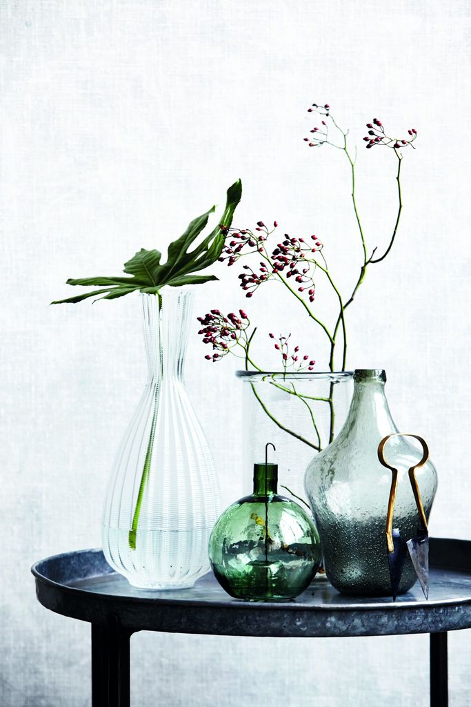 Vis frem hele planten med røtter og alt i reagensglass eller andre glassvaser. Det er trenden nå, og den kommer for fullt.