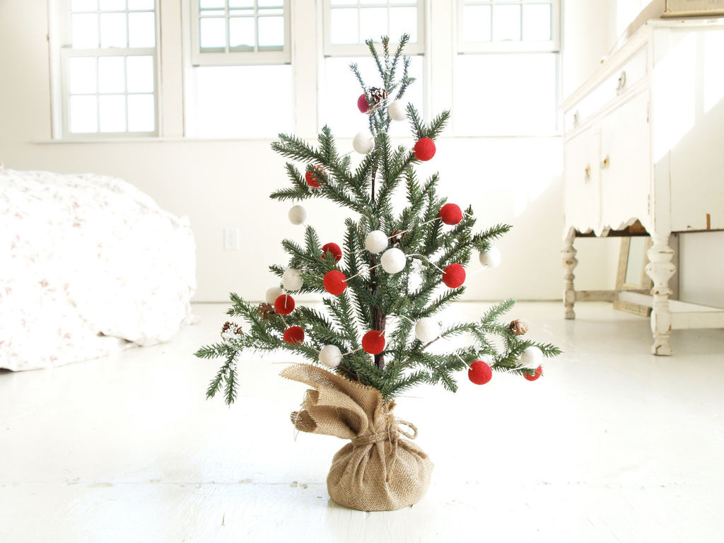En stuegran er et juletre i miniversjon, gjerne pent presentert på stuebordet.